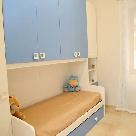 Titus & Caius إيركولانو