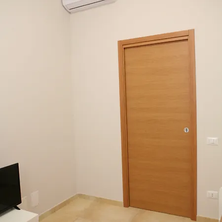 Titus & Caius Apartment *